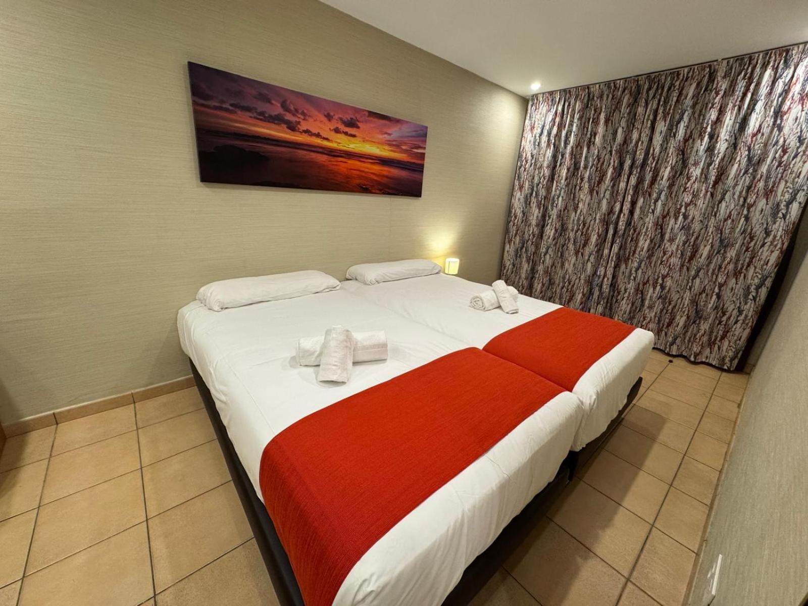 Hotel Canal Olimpic Кастельдефельс Экстерьер фото