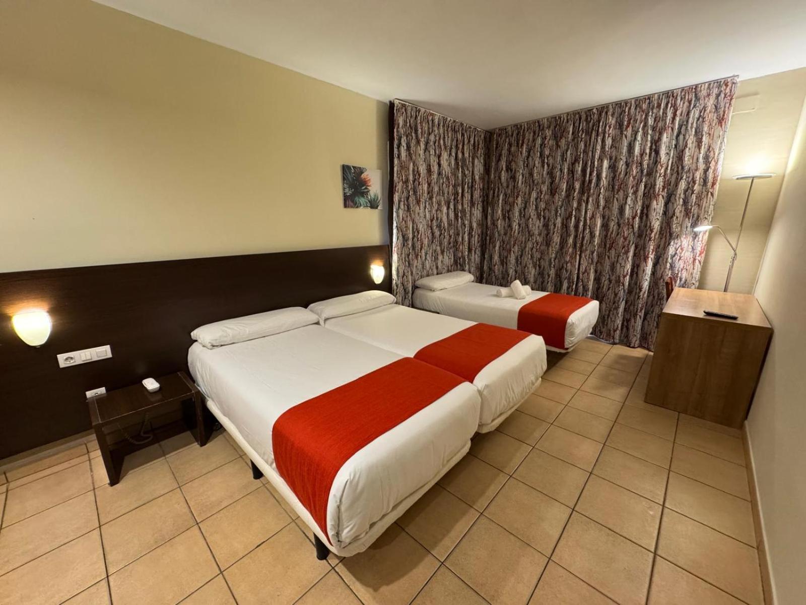 Hotel Canal Olimpic Кастельдефельс Экстерьер фото